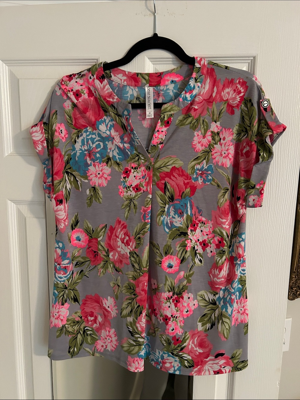 Soulmates Floral Button-Front Short Sleeve Top in Gray, Pink & Blue